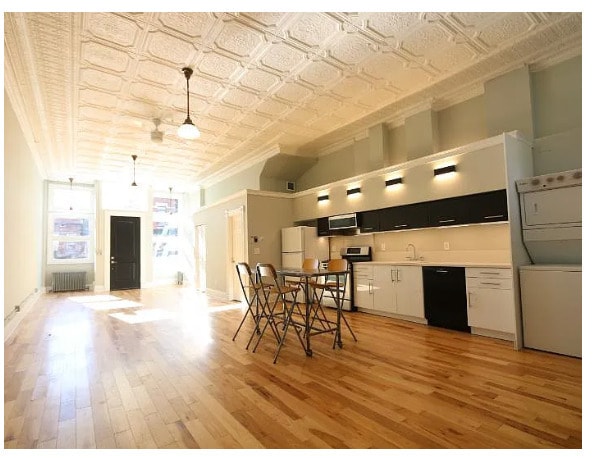 Building Photo - 1316 W Erie St