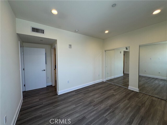 Building Photo - 14934 Burbank Blvd