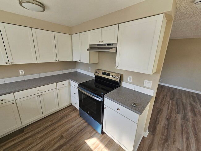 Building Photo - 2535-2537 Wilark Dr NW