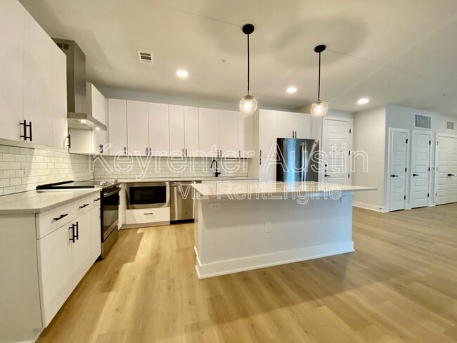 Building Photo - 3101 Govalle Ave