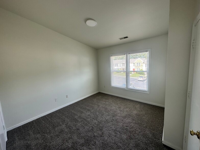 Building Photo - 15210 Broadwater Ct