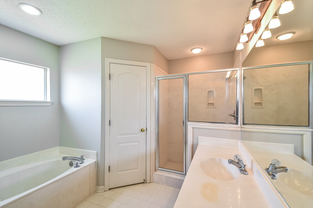 Building Photo - 9760 Riggin Dr