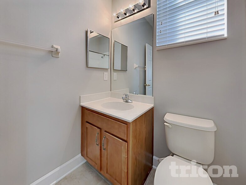 Building Photo - 614 Ravenshill Way