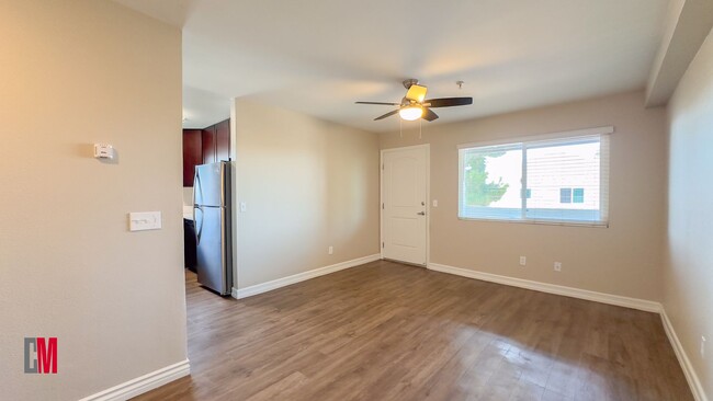 Interior Photo - 4388-4394 Delta Street