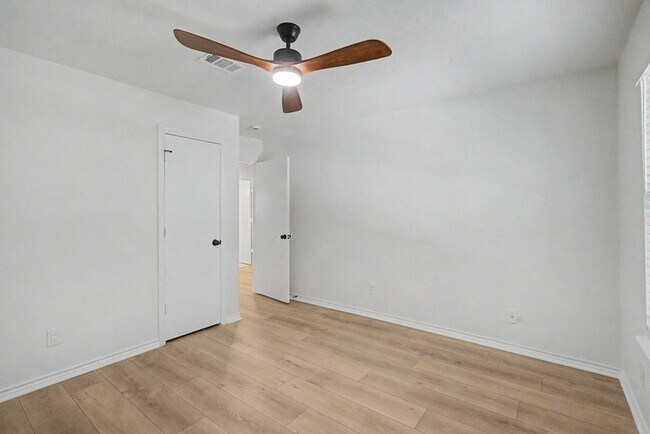 Building Photo - 34 Brushwood Ct