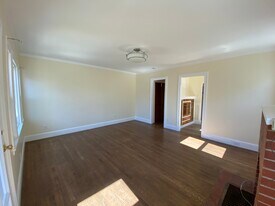 Building Photo - 567 59th St
