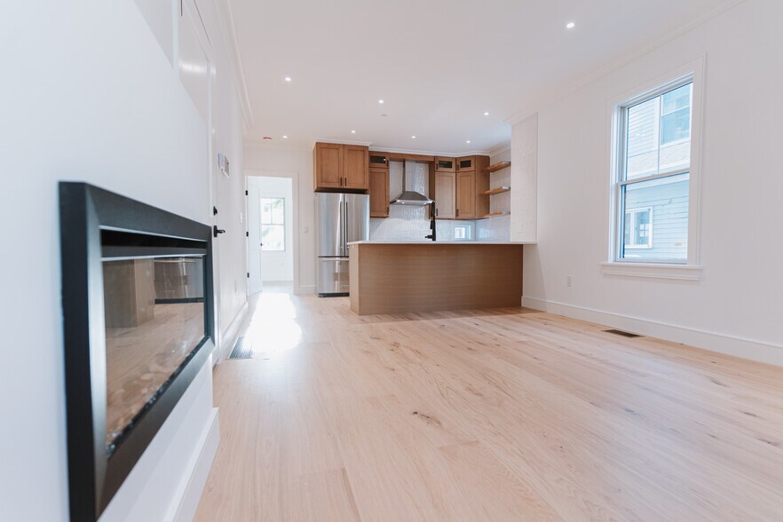 Building Photo - 5 Thurston St