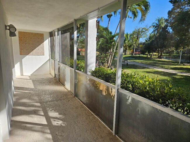 Building Photo - 777 SE 2nd Ave