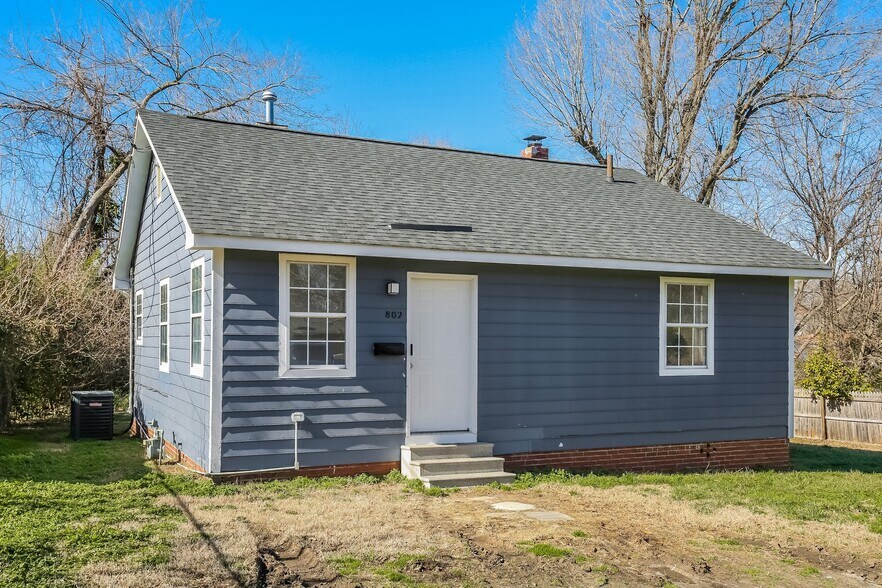 Building Photo - 802 Abington Dr