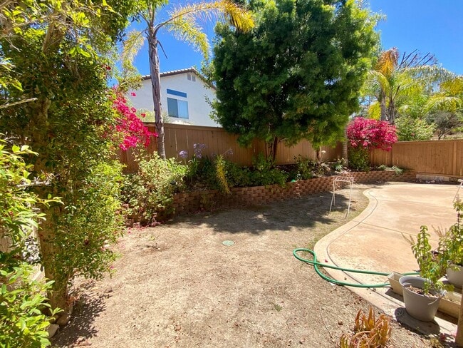 Building Photo - Scripps 3br plus loft garage yard granite kitchen TEXT 858-774-1574