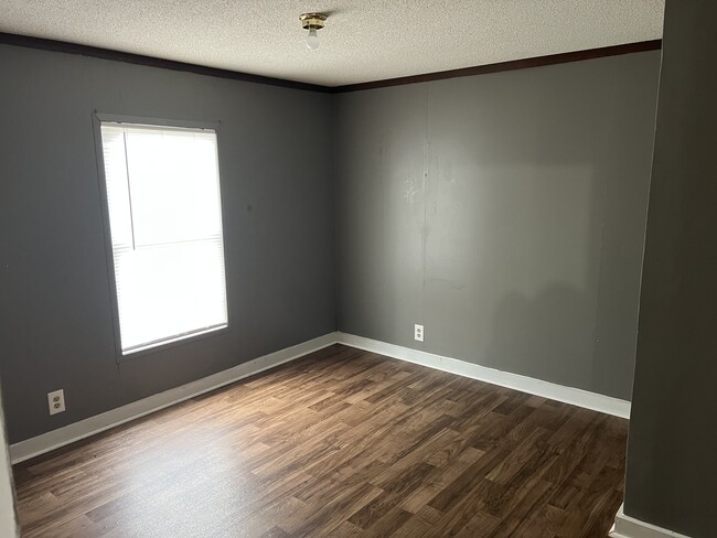 Building Photo - Chris McG 744