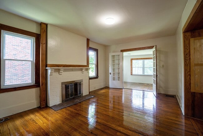 Building Photo - Bright, Spacious Single Family Home Across...