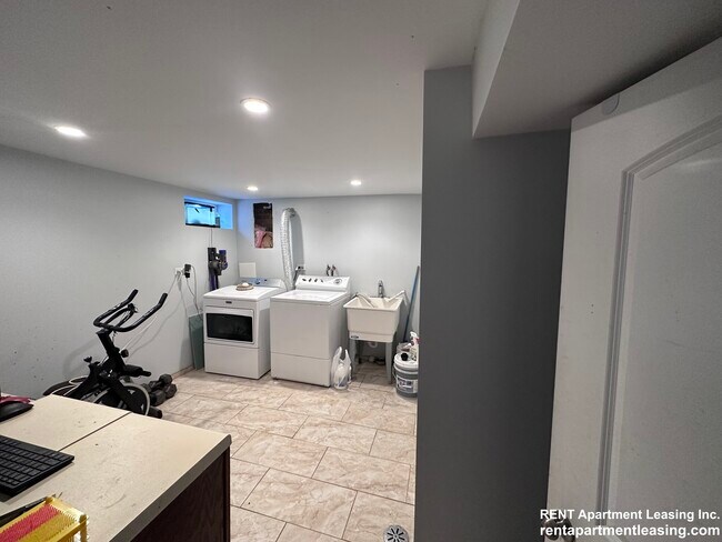 Building Photo - 9944 Karlov Ave