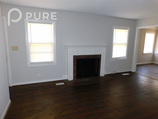 Building Photo - 909 5 Mile Rd