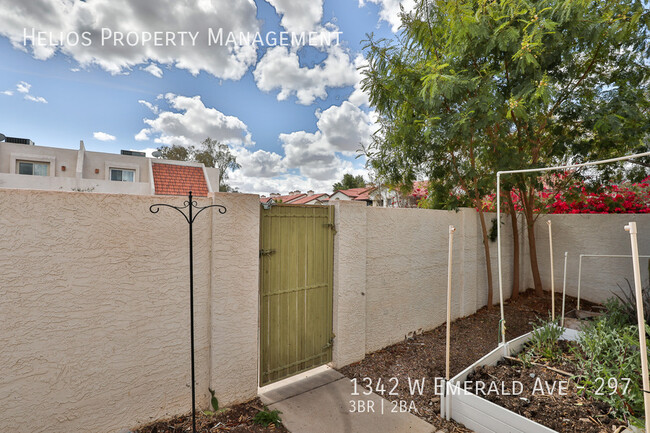 Building Photo - Beautiful Townhouse in Mesa