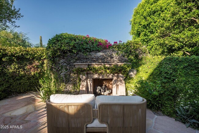 Building Photo - 5101 N Casa Blanca Dr