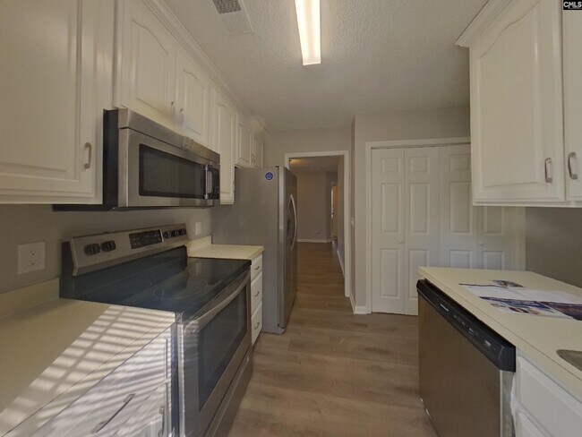 Building Photo - 1 Tomafield Ct