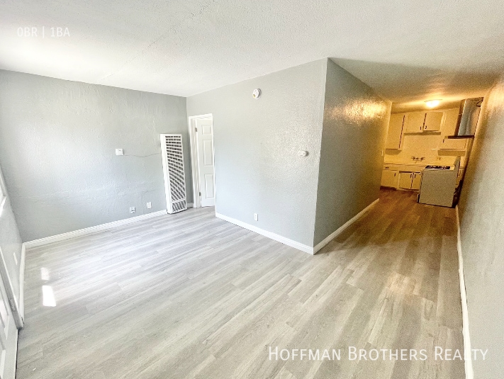 Building Photo - 441 W Santa Cruz St