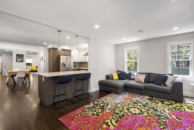 Building Photo - 265 Jackson St