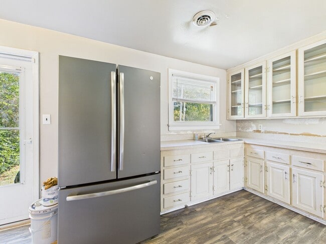 Building Photo - 2010 Cleary Rd