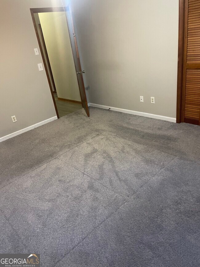 Building Photo - 3449 Creekwood Dr SE