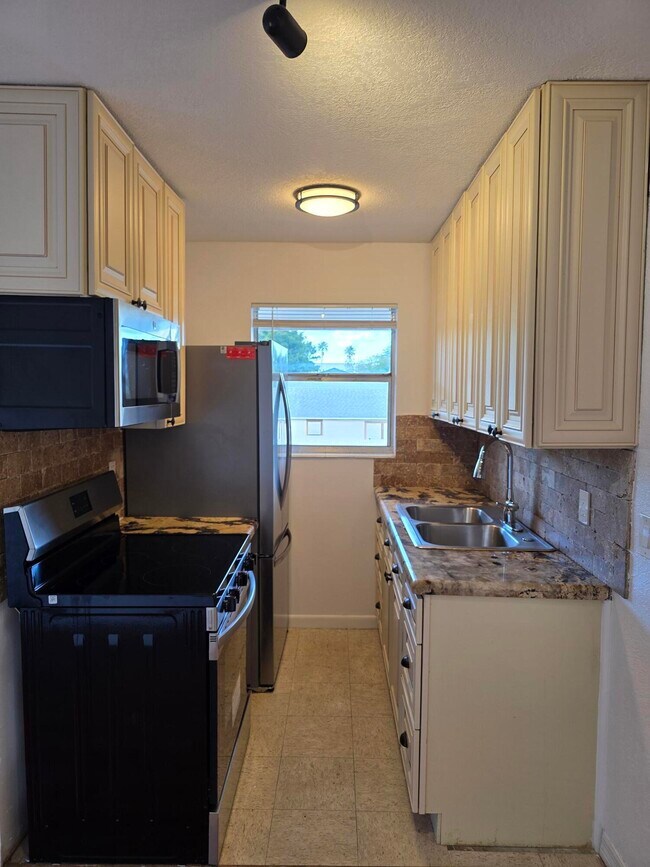 Building Photo - 201 S J St