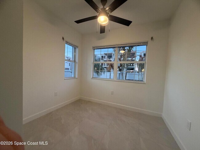 Building Photo - 154 Crescent Beach Dr