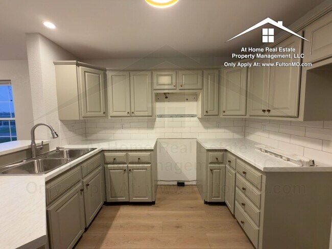 Building Photo - 1011-1013 Greystone Court