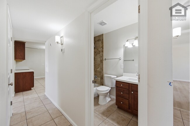 Building Photo - 4Bed/2Bath House at 35th Ave/Cactus! Ready for Immediate Move-In! -- NO HOA! FULLY REMODELED!