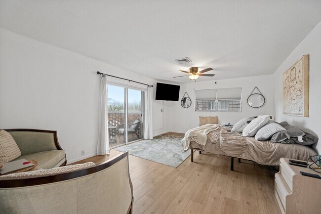 Building Photo - 404 Pine Tree Ct