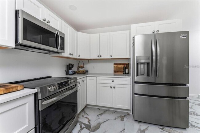 Building Photo - 880 Van Gogh Rd