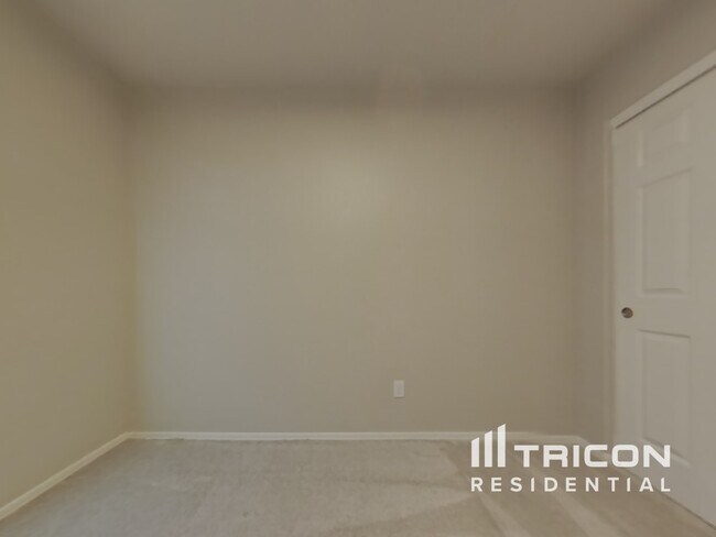 Building Photo - 16221 W La Ventilla Way