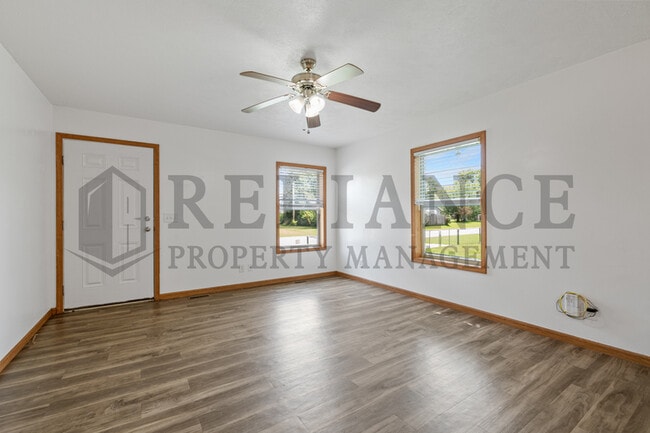 Building Photo - 305 S Elm St