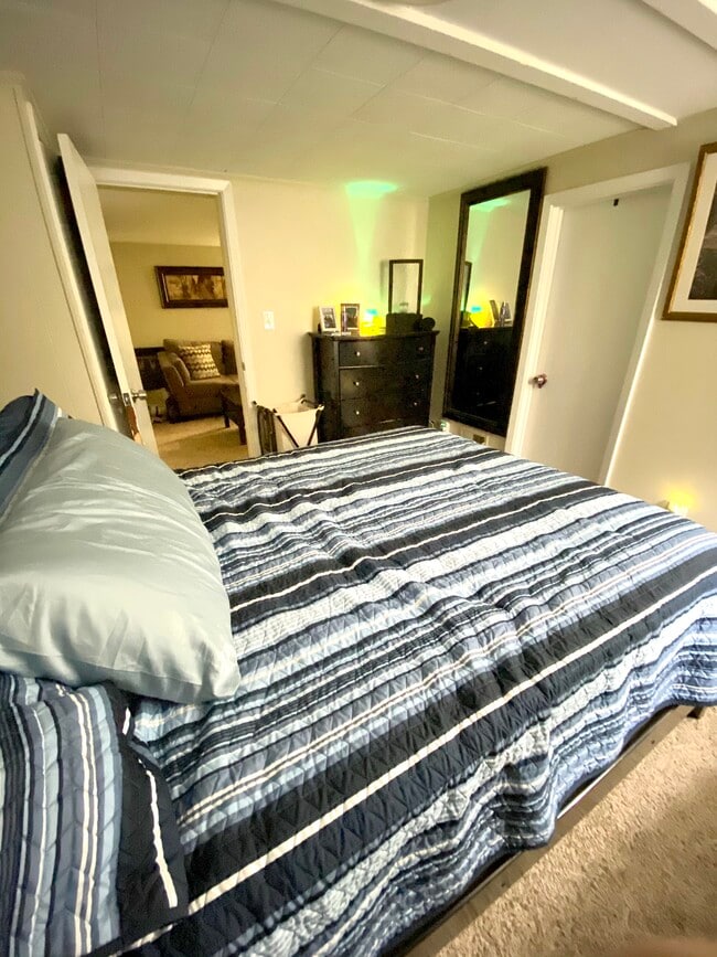 Building Photo - 1829 Duncan Ave