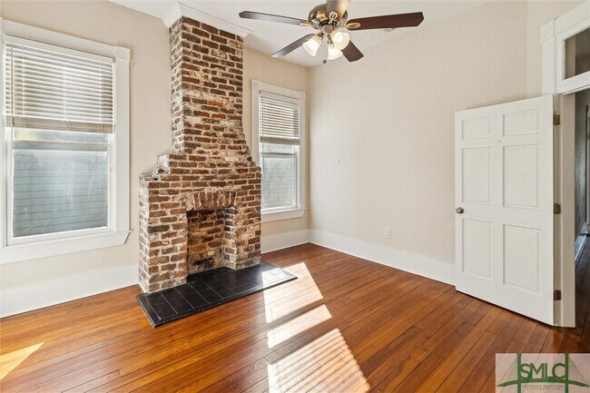 Building Photo - 413 E Waldburg St
