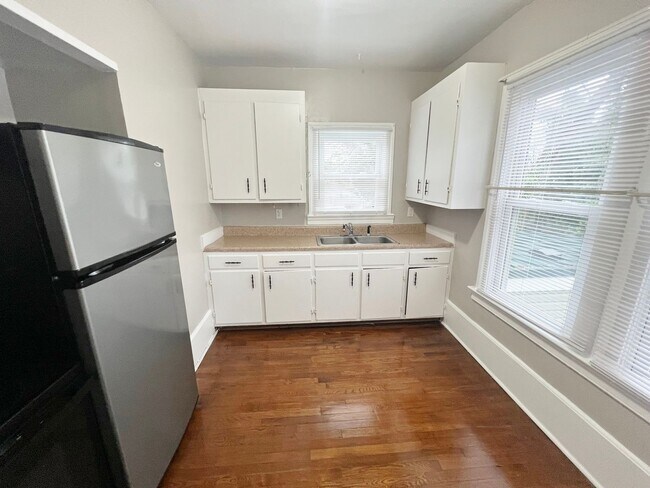 Building Photo - 40 Buxton Ave