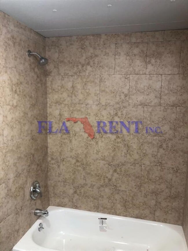 Building Photo - Newly renovated 4/2 Mobile home on large l...