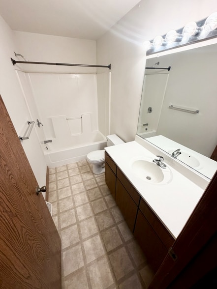 Building Photo - 24 Vosburgh Rd