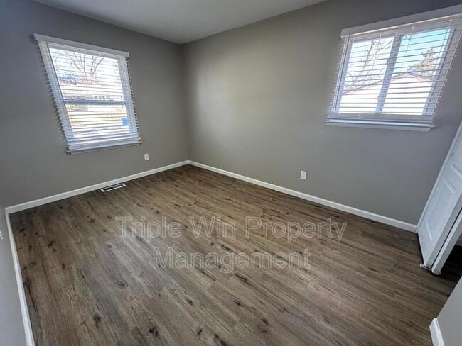 Building Photo - 5122 Ville Maria Ln