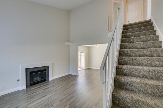 Building Photo - Modern 2-Bedroom Green Valley Townhome