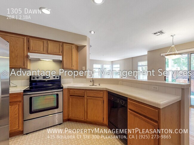 Building Photo - Spacious 2 Bed, 2.5 Bath, Townhome with 2-...