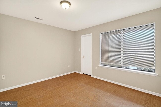 Building Photo - 70 Hampshire Dr