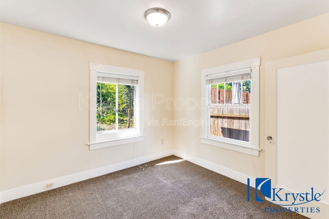 Building Photo - 517 Alhambra St