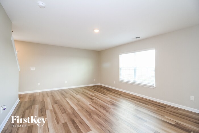 Building Photo - 281 Estelle Dr
