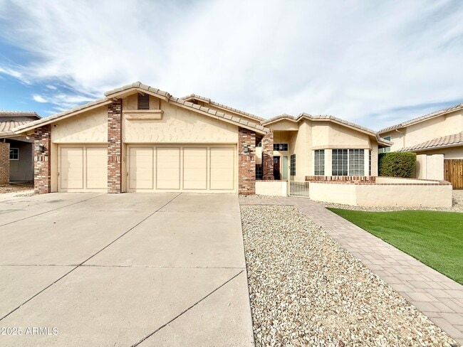 Primary Photo - 2718 E Bighorn Ave