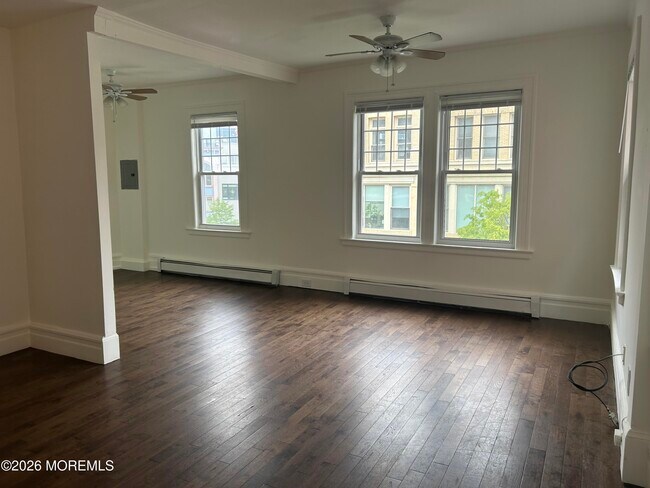 Building Photo - 513 Bangs Ave