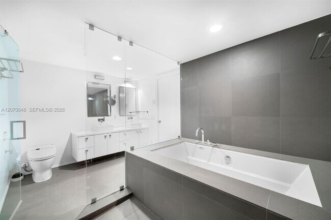 Building Photo - 5875 Collins Ave