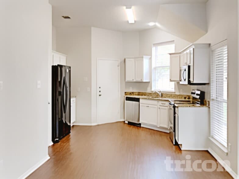 Building Photo - 906 Pheasant Dr