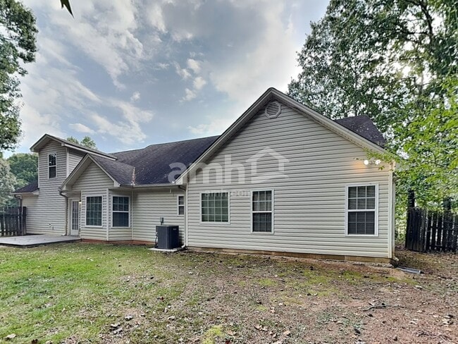 Building Photo - 84 Glen Ridge Dr