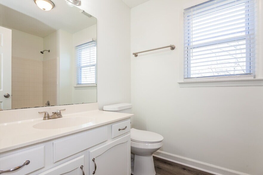 Building Photo - 9313 Fairmead Dr